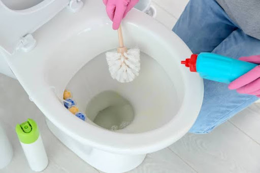 Materials Required to Clean A Badly Stained Toilet 